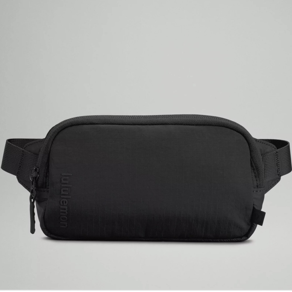 Lululemon Mini Everywhere Belt Bag in Black